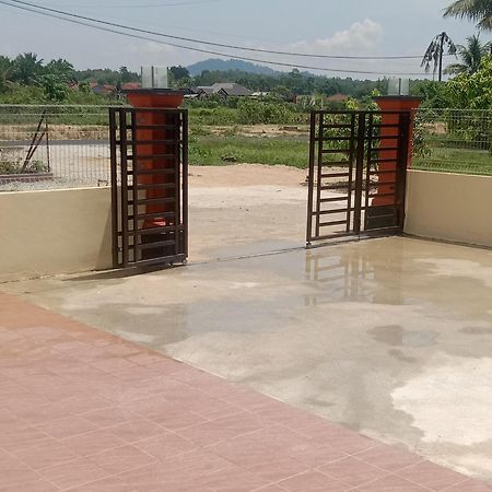 Homestay Adilah B Pasir Puteh Buitenkant foto