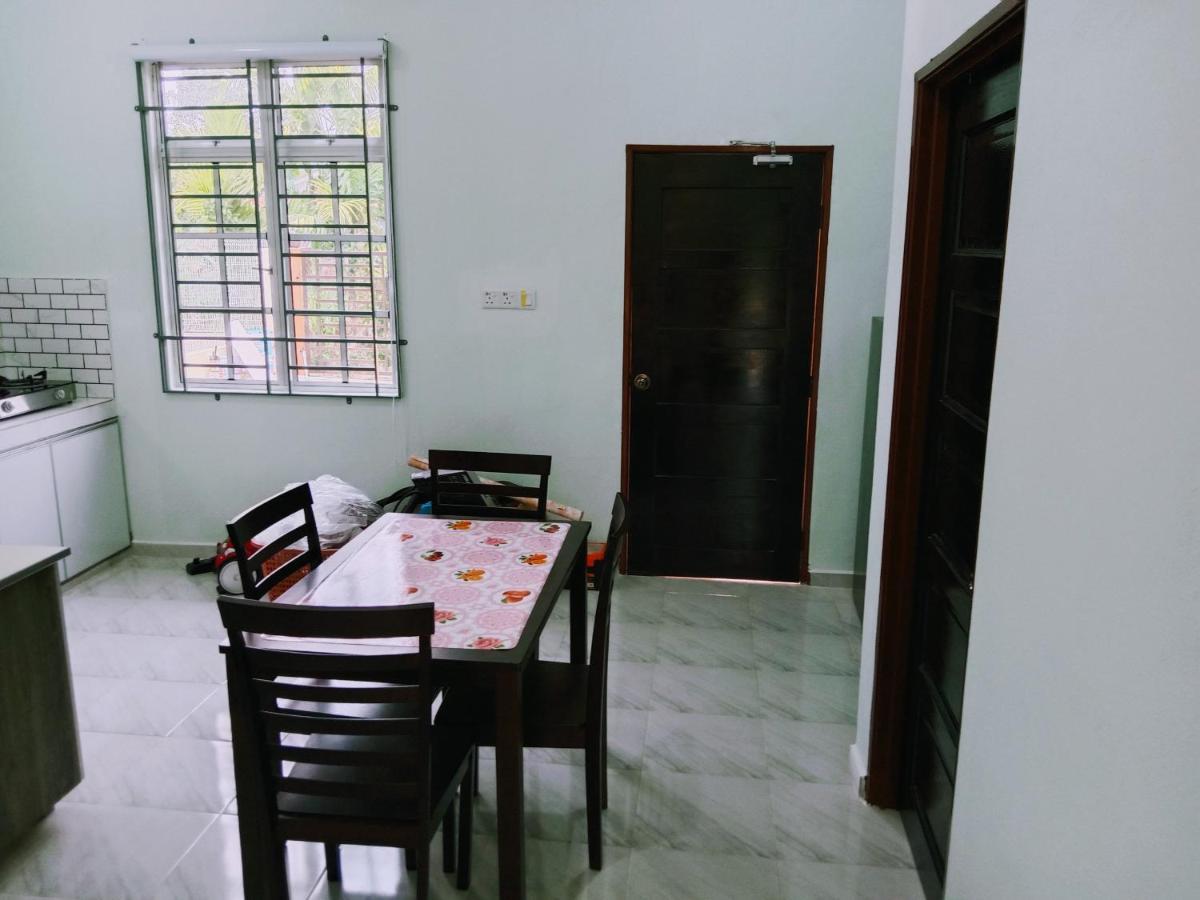 Homestay Adilah B Pasir Puteh Buitenkant foto