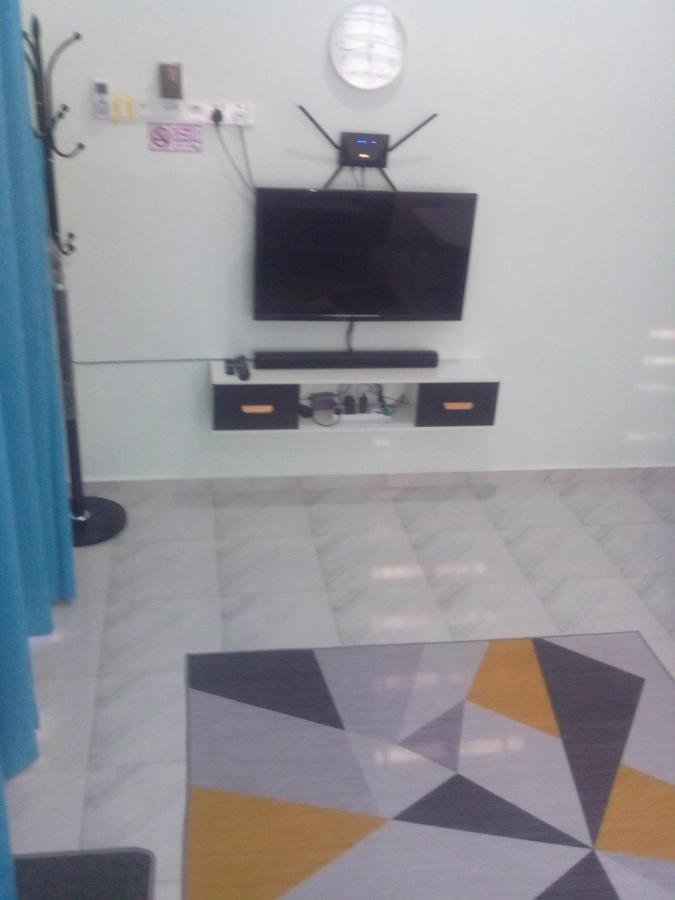 Homestay Adilah B Pasir Puteh Buitenkant foto
