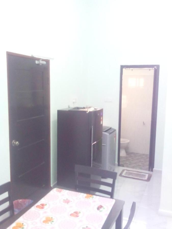Homestay Adilah B Pasir Puteh Buitenkant foto
